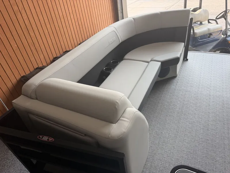 Slide: The Image of Harris Cruiser 230 2026 - 6
