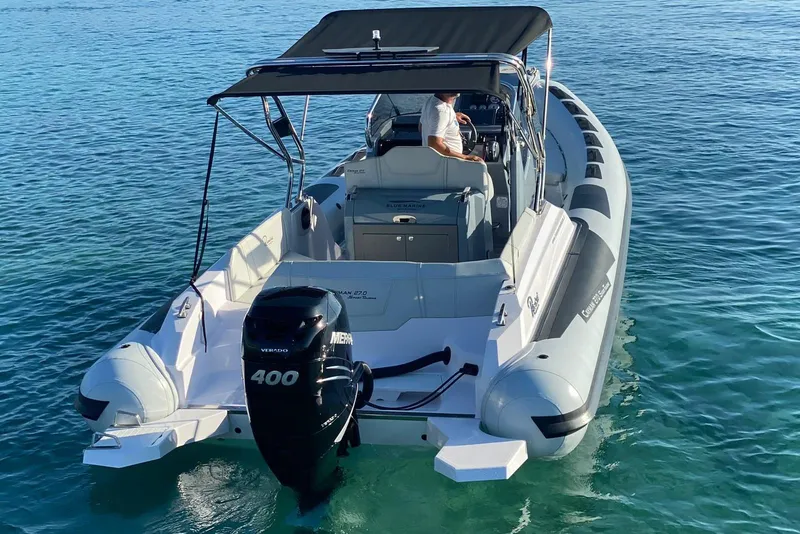 Slide: The Image of 2022 Ranieri CAYMAN 27.0 SPORT TOURING boat on clear blue water. - 21