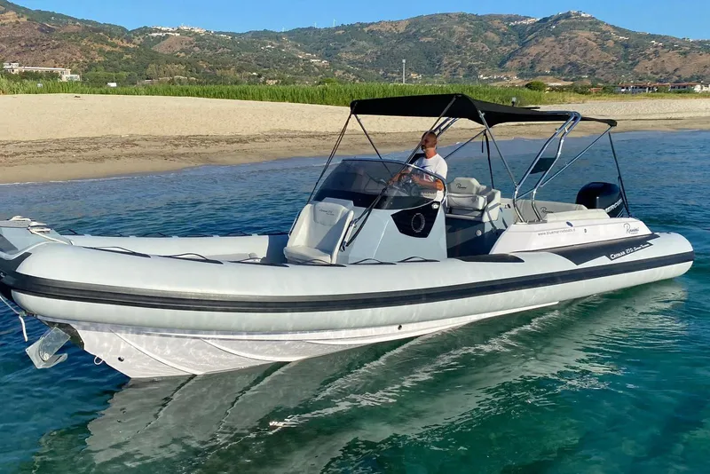 Slide: The Image of 2022 Ranieri CAYMAN 27.0 SPORT TOURING boat cruising near a sandy beach. - 4
