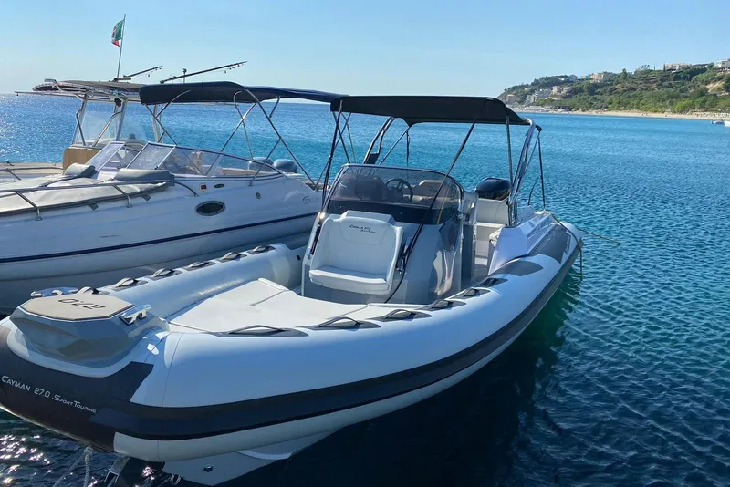 Slide: The Image of 2022 Ranieri CAYMAN 27.0 SPORT TOURING boat on clear blue water, sunny day. - 5