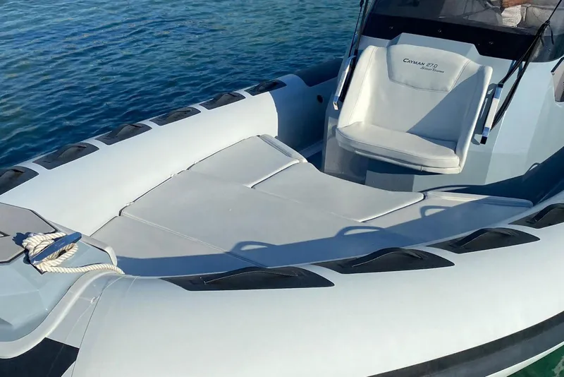 Slide: The Image of 2022 Ranieri CAYMAN 27.0 SPORT TOURING boat on water, featuring seating and deck. - 8