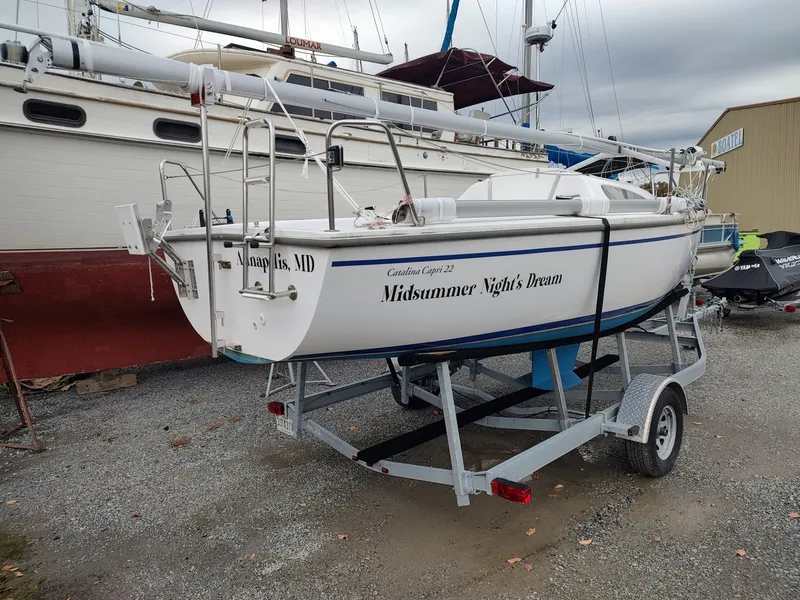 Slide: The Image of Catalina Capri 22 Wing Keel 2022 - 2