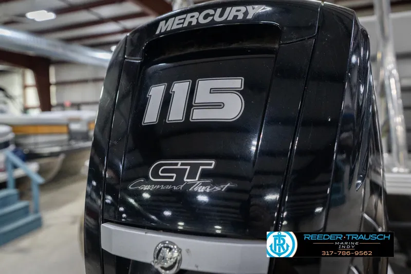 Slide: The Image of Mercury 115 Command Thrust outboard motor on Crest SLRC 220, 2021 model. - 55