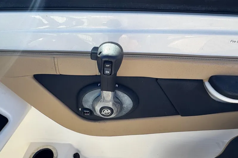 Slide: The Image of Throttle control of 2022 Sea Ray SPX 190 Outboard boat, featuring ergonomic design. - 27