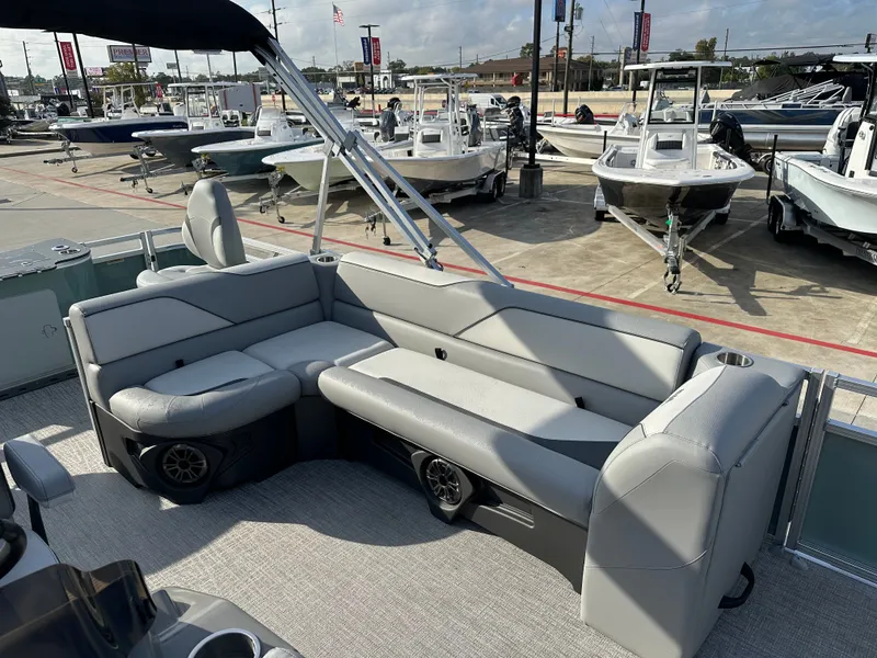 Slide: The Image of Avalon Venture 85 Rear Fish - 21' 2026 - 27