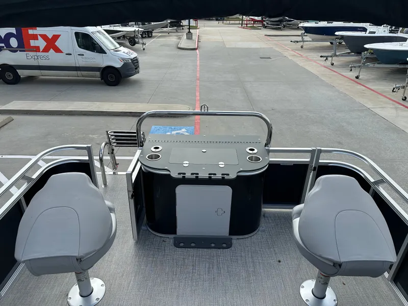 Slide: The Image of Avalon Venture 85 Quad Fish - 21' 2026 - 19