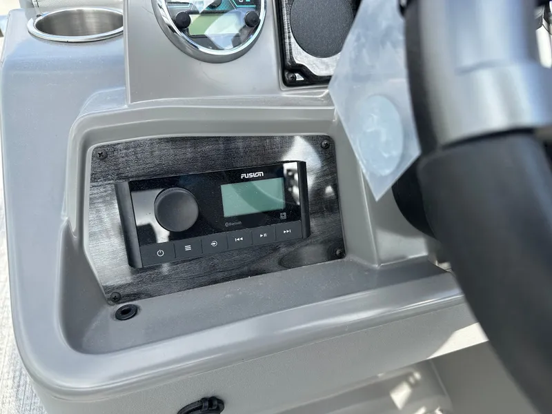 Slide: The Image of Avalon Venture 85 Quad Fish - 21' 2026 - 25