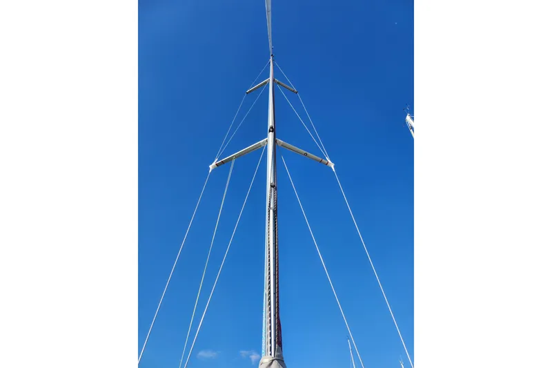 Slide: The Image of Mast of 2005 Elan 40 sailboat against clear blue sky. - 8