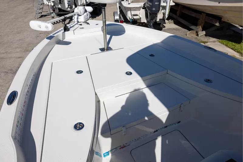 Slide: The Image of 2018 Ranger 2510 Bay Ranger boat deck with storage compartments and trolling motor. - 13