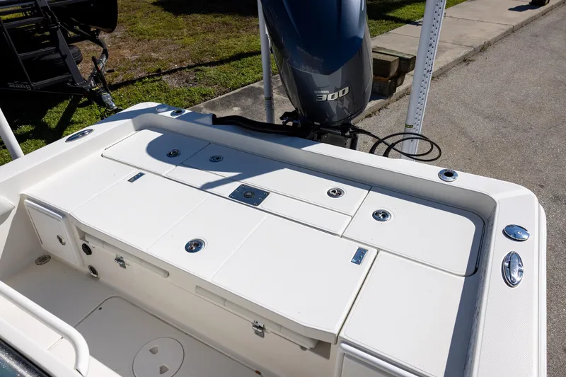 Slide: The Image of 2018 Ranger 2510 Bay Ranger boat with Yamaha 300 engine, rear deck view. - 7