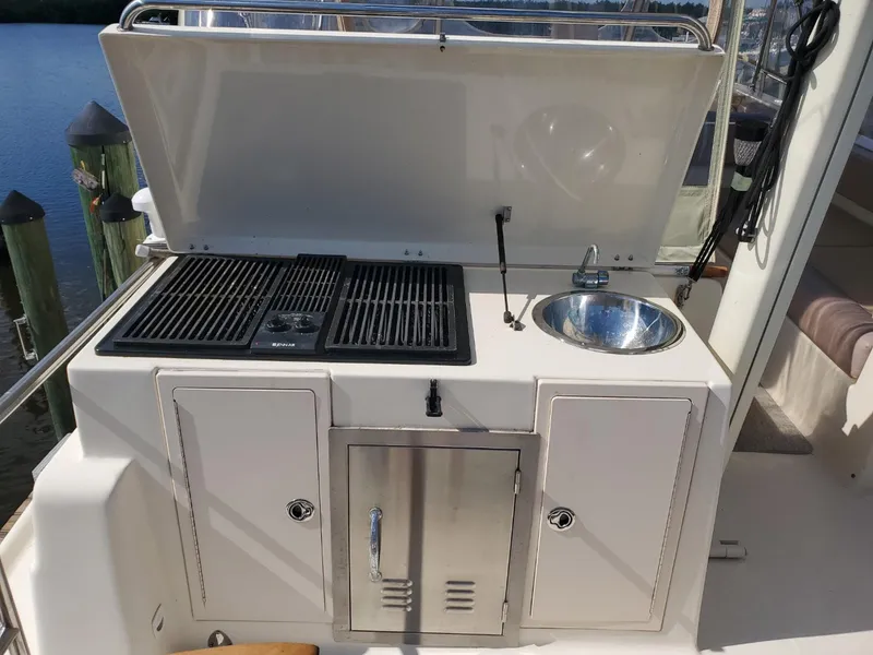 Slide: The Image of Outdoor kitchen on a 2007 Mainship 400 Trawler with grill and sink. - 18
