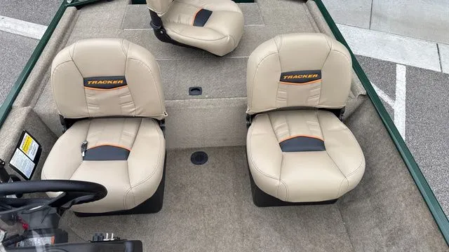 Slide: The Image of Tracker Bass Tracker Classic Limited 2026 - 10