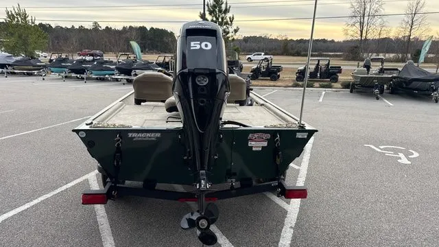 Slide: The Image of Tracker Bass Tracker Classic Limited 2026 - 4