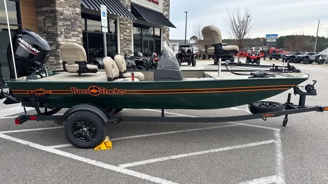 Slide: The Image of Tracker Bass Tracker Classic Limited 2026 - 6