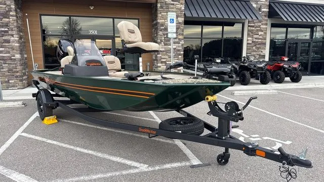 Slide: The Image of Tracker Bass Tracker Classic Limited 2026 - 7