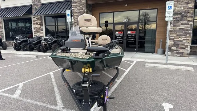 Slide: The Image of Tracker Bass Tracker Classic Limited 2026 - 8