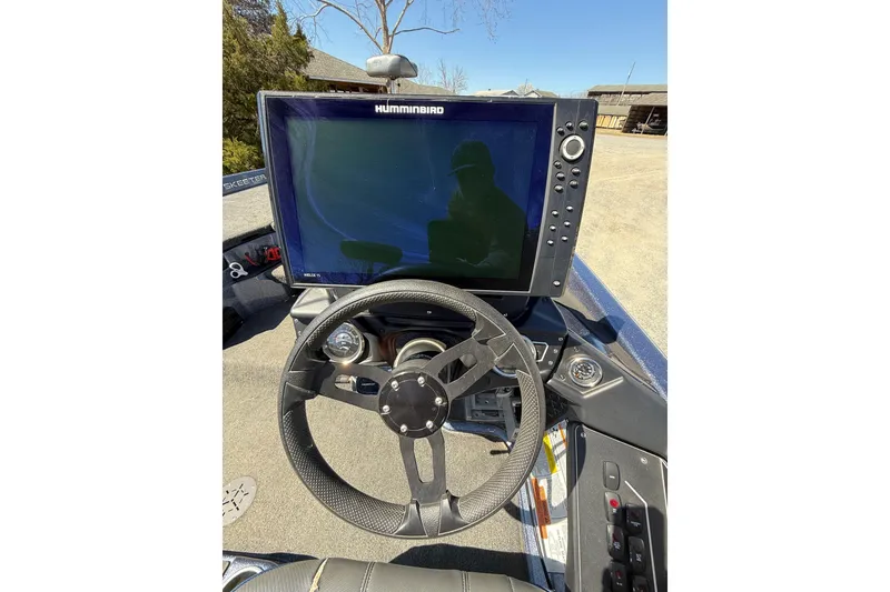 Slide: The Image of 2023 Skeeter ZXR21 boat dashboard with Humminbird Helix 7 fishfinder and steering wheel. - 6