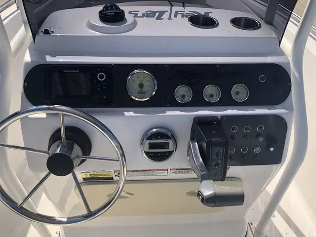 Slide: The Image of Key Largo 181 Bay Boat 2022 - 10