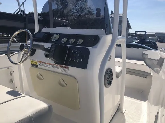 Slide: The Image of Key Largo 181 Bay Boat 2022 - 5