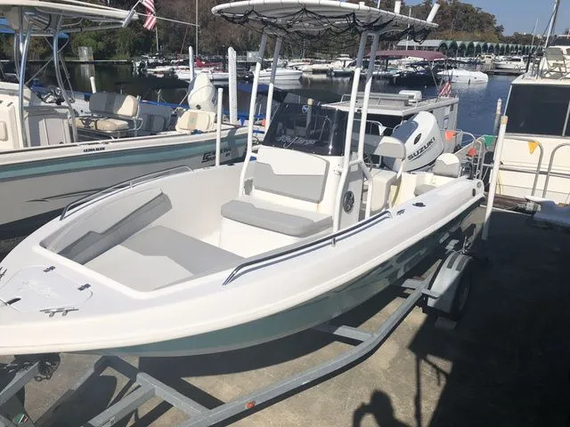 Slide: The Image of Key Largo 181 Bay Boat 2022 - 9