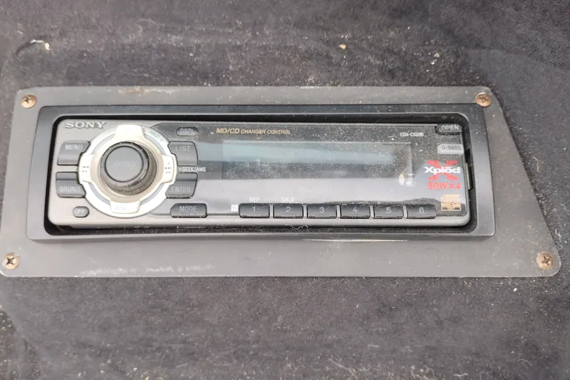 Slide: The Image of Sony car stereo in a 2000 Cobalt 246, featuring MD/CD changer control. - 28