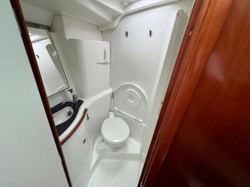 Slide: The Image of Beneteau 473 2004 - 57