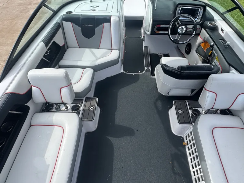 Slide: The Image of Air Nautique SUPER AIR NAUTIQUE 230 2012 - 17