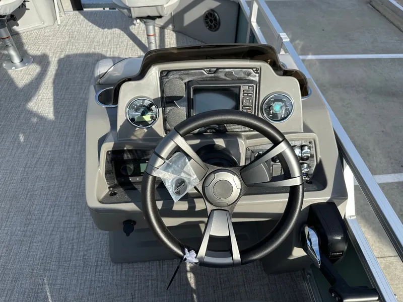 Slide: The Image of Avalon Venture 85 Rear Fish - 21' 2026 - 20