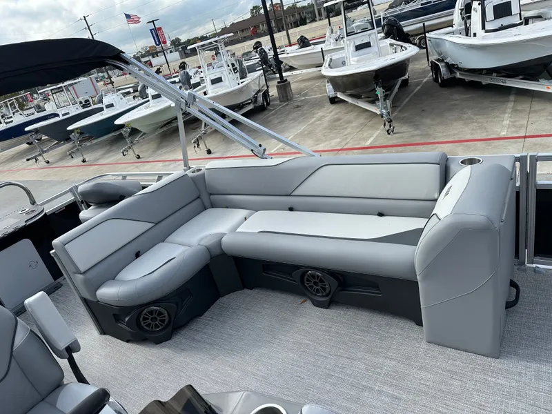 Slide: The Image of Avalon Venture 85 Quad Fish - 21' 2026 - 16