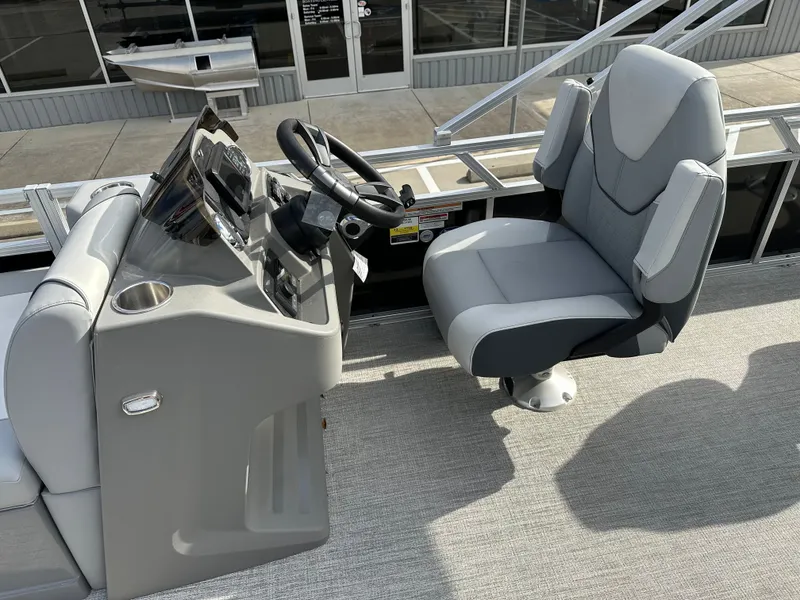 Slide: The Image of Avalon Venture 85 Quad Fish - 21' 2026 - 23