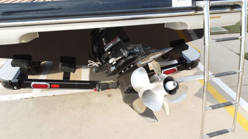 Slide: The Image of Crownline Boats 235 SS 2014 - 23