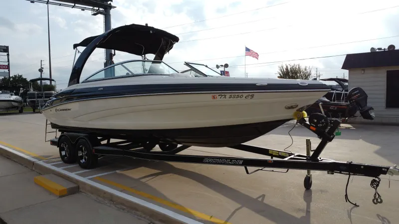Slide: The Image of Crownline Boats 235 SS 2014 - 8