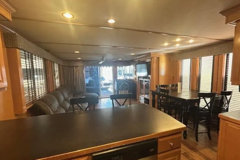 Slide: The Image of Interior of 2007 Sumerset Lakeview HD houseboat with cozy seating and dining area. - 18