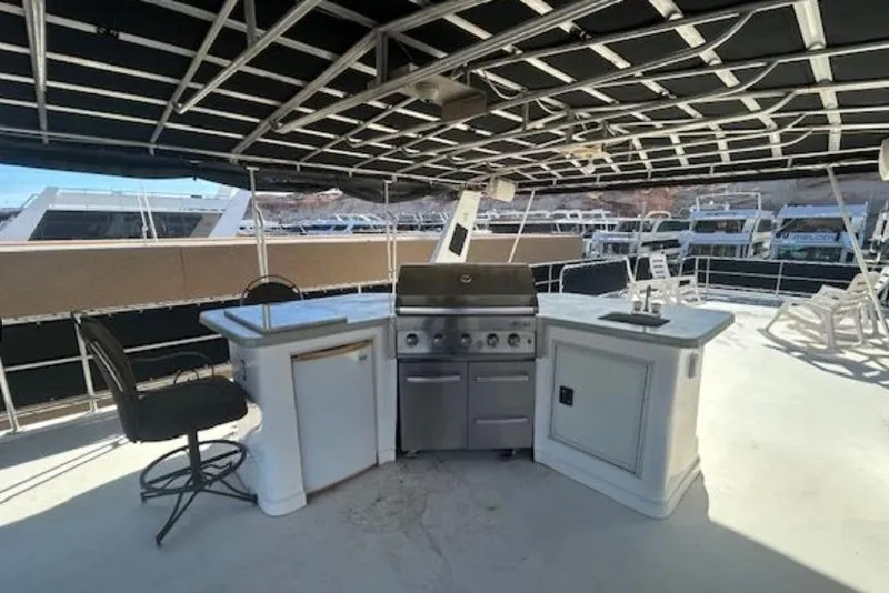Slide: The Image of Outdoor kitchen on 2007 Sumerset Lakeview HD houseboat with grill and seating. - 32