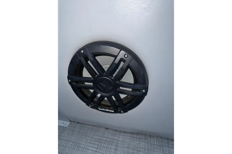 Slide: The Image of Speaker on 2019 Bentley Pontoons 220/223 Cruise, featuring Rockford Fosgate audio system. - 9
