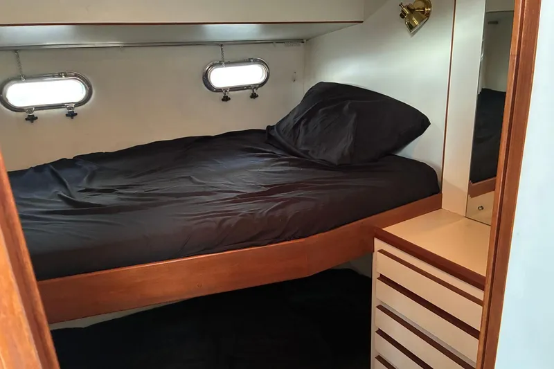 Slide: The Image of HI-Star 40 - Guest Cabin - 8