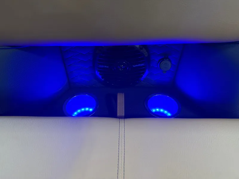 Slide: The Image of Bentley Pontoons Elite 223 Admiral Quad Lounge Tritoon 2026 - 23