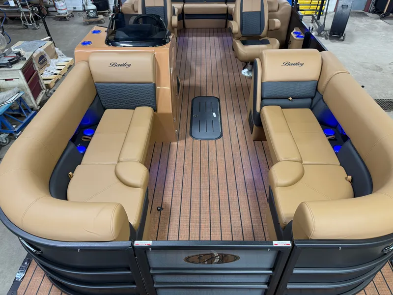 Slide: The Image of Bentley Pontoons Elite 223 Admiral Quad Lounge Tritoon 2026 - 34