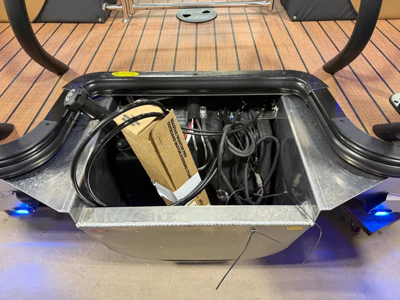 Slide: The Image of Bentley Pontoons Elite 223 Admiral Quad Lounge Tritoon 2026 - 53