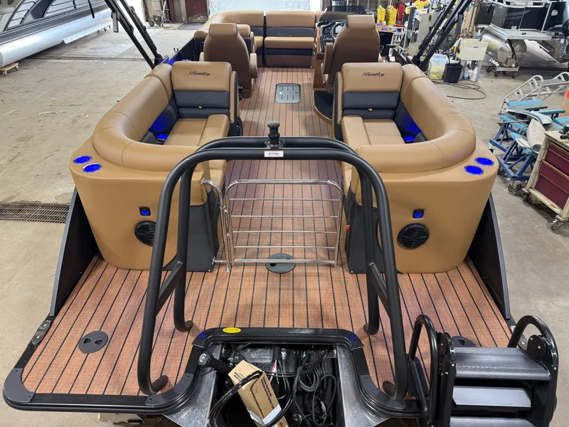 Slide: The Image of Bentley Pontoons Elite 223 Admiral Quad Lounge Tritoon 2026 - 6