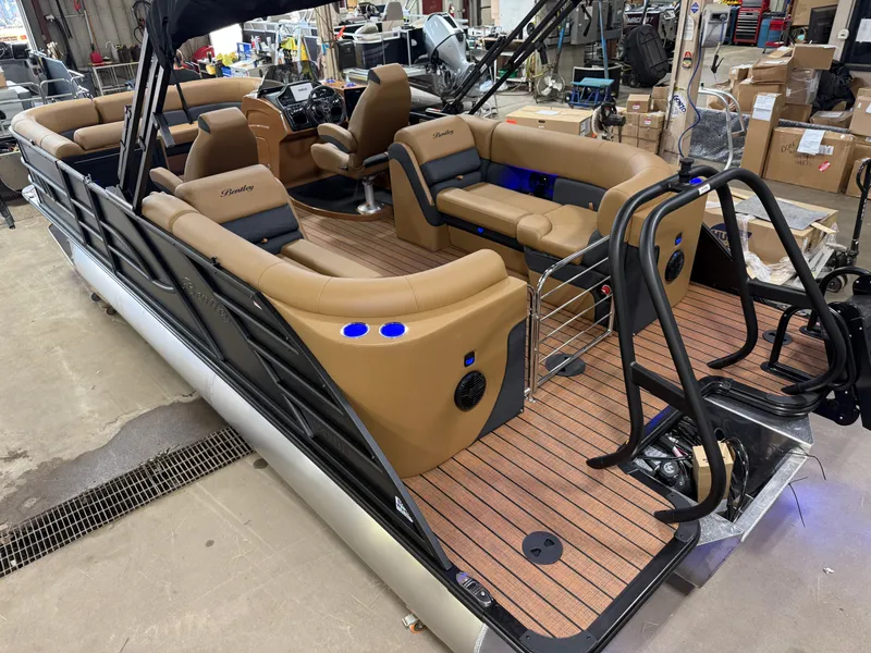 Slide: The Image of Bentley Pontoons Elite 223 Admiral Quad Lounge Tritoon 2026 - 60
