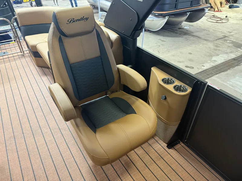 Slide: The Image of Bentley Pontoons Elite 253 Admiral Quad Lounge Tritoon & 350HP 4-Stroke EFI 2026 - 11