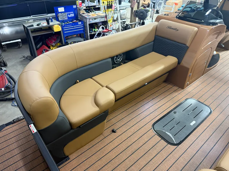 Slide: The Image of Bentley Pontoons Elite 253 Admiral Quad Lounge Tritoon & 350HP 4-Stroke EFI 2026 - 9