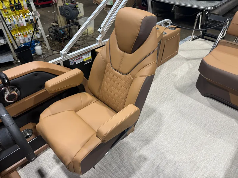 Slide: The Image of Tahoe LTZ 2185 Cruise Rear Bench (CRB) & Honda 4-Stroke EFI 2026 - 10