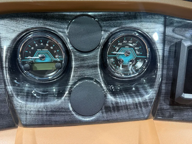 Slide: The Image of Tahoe LTZ 2185 Cruise Rear Bench (CRB) & Honda 4-Stroke EFI 2026 - 13