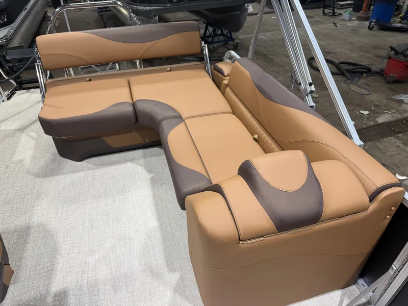 Slide: The Image of Tahoe LTZ 2185 Cruise Rear Bench (CRB) & Honda 4-Stroke EFI 2026 - 17