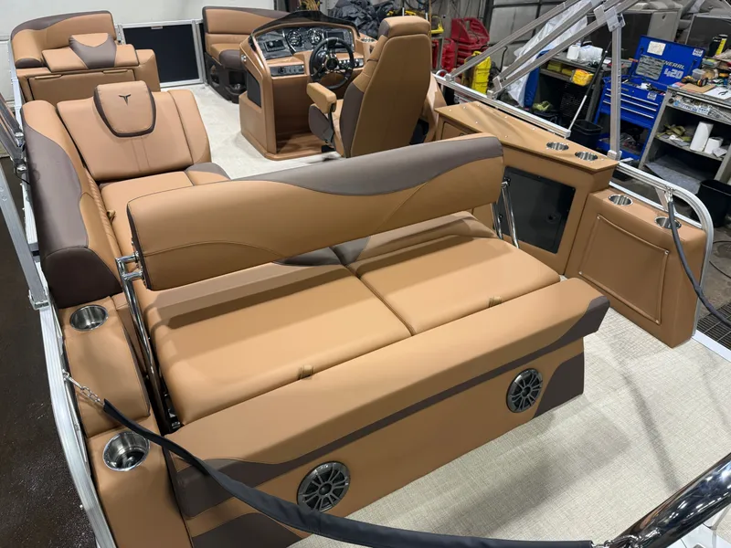 Slide: The Image of Tahoe LTZ 2185 Cruise Rear Bench (CRB) & Honda 4-Stroke EFI 2026 - 20