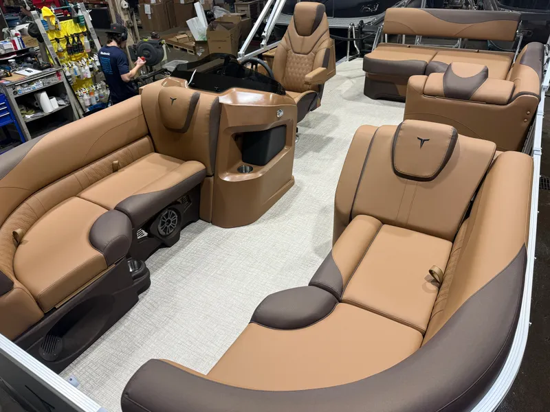 Slide: The Image of Tahoe LTZ 2185 Cruise Rear Bench (CRB) & Honda 4-Stroke EFI 2026 - 30