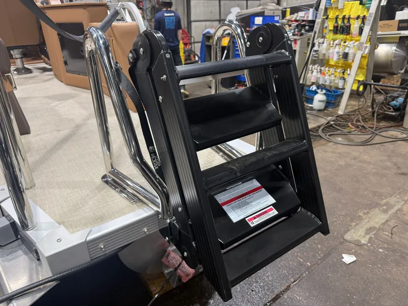 Slide: The Image of Tahoe LTZ 2185 Cruise Rear Bench (CRB) & Honda 4-Stroke EFI 2026 - 41