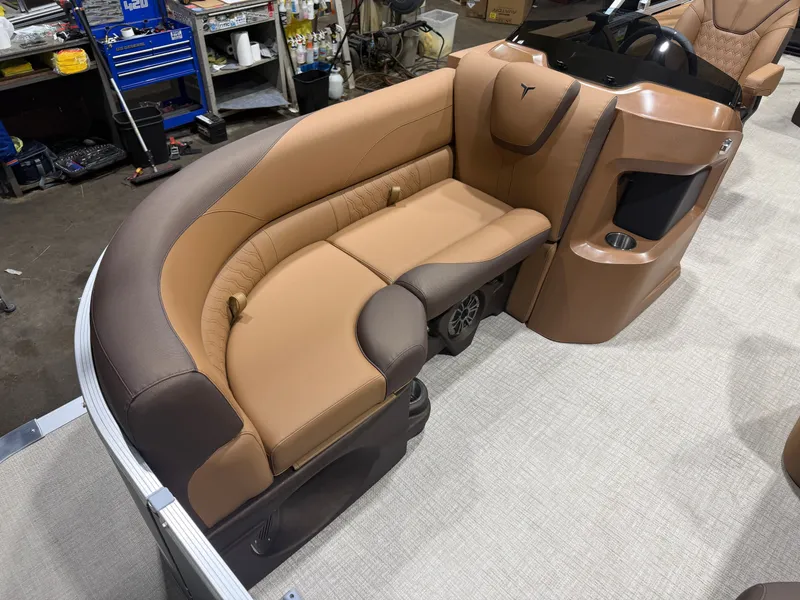 Slide: The Image of Tahoe LTZ 2185 Cruise Rear Bench (CRB) & Honda 4-Stroke EFI 2026 - 7